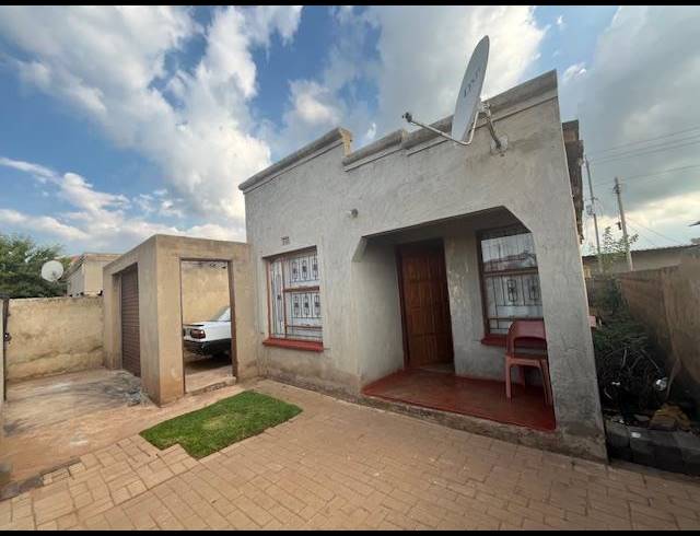 2 BEDROOM HOUSE FOR SALE IN ZONKIZIZWE